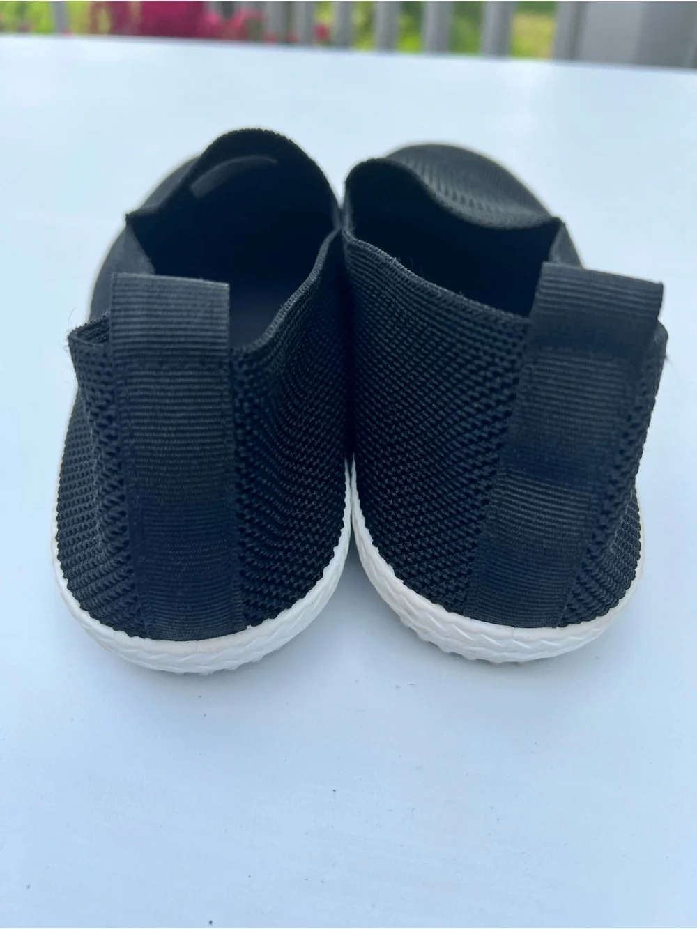 Tommy Bahama Black Slip-On Knit Flats with White Sole Women’s 9